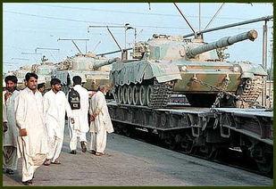 国产vt4坦克运输视频  第2张